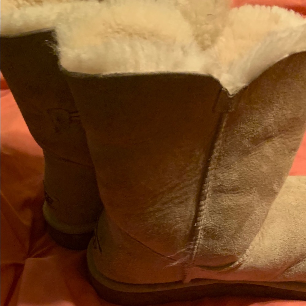 Size 10 short Beige tan UGGs